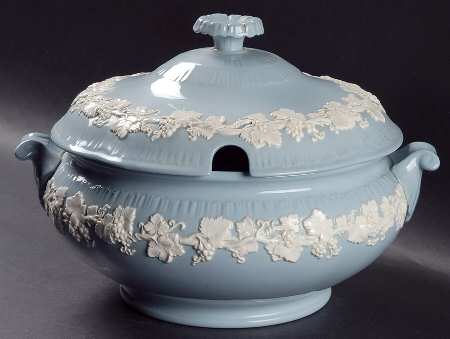 Cream Color on Lavender (Shell Edge) Tureen &  Lid