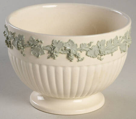 Celadon On Cream Color (Plain Edge) Cranberry Bowl