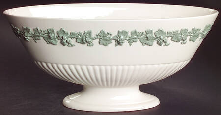 Celadon On Cream Color (Plain Edge) Centerpiece