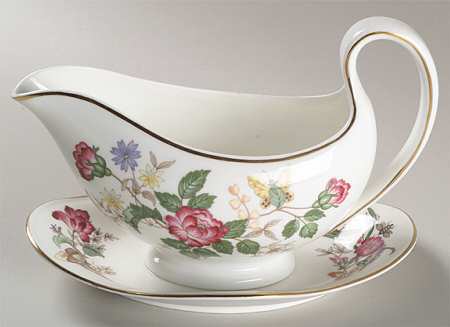Charnwood (Bone) Gravy Boat with Attached Underplate