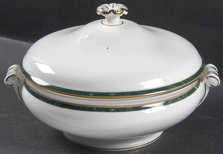 Chorale Round Covered Vegetable