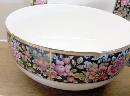Clio 9" Salad Serving Bowl