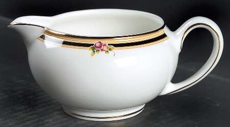 Clio 146 Shape Creamer
