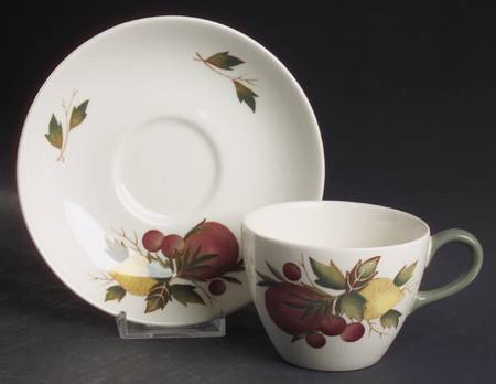 Covent Garden (Green On Edge)Tk605 Flat Cup & Saucer Set