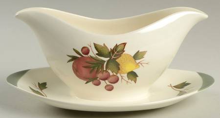 Covent Garden (Green On Edge)Tk605 Gravy Boat with Attached Underplate