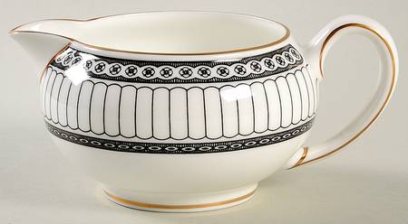 Colonnade Black 146 Shape Creamer