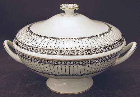 Colonnade Black Round Covered Vegetable