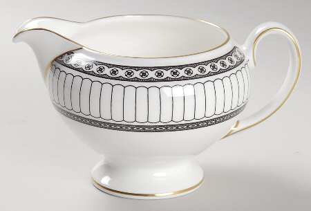 Colonnade Black Leigh Shape Creamer