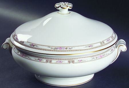 Colchester Round Covered Vegetable