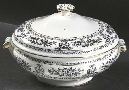 Columbia Black Round Covered Vegetable