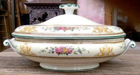 Columbia Ivory Body (Yellow Griffons) Oval Covered Vegetable