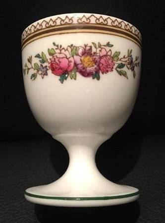 Columbia Ivory Body (Yellow Griffons) Single Egg Cup