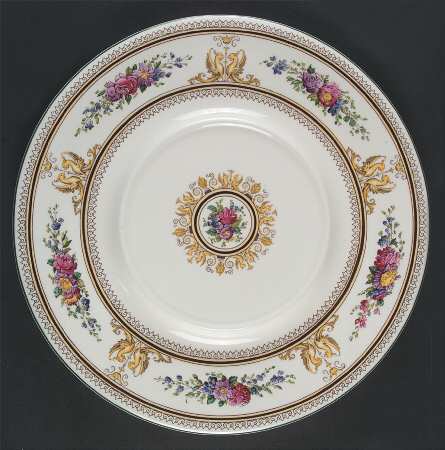 Columbia White (Center Medallion, Green Trim) Underplate for Tureen