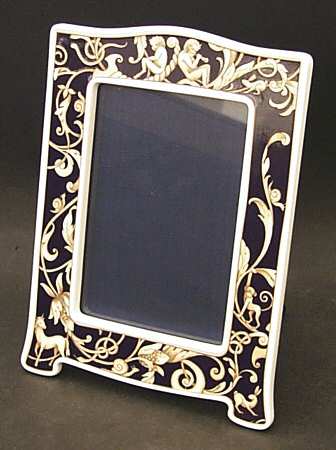 Cornucopia Frame Holds 3 1/2" X 5"