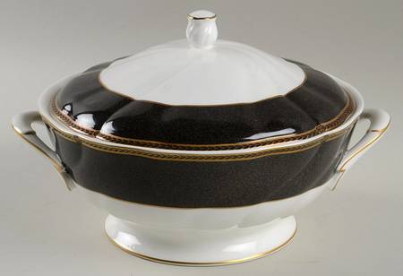 Crown Ebony Round Covered Vegetable