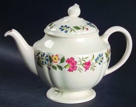 Derwent Scalloped Teapot & Lid