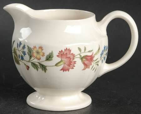 Derwent Scalloped Creamer