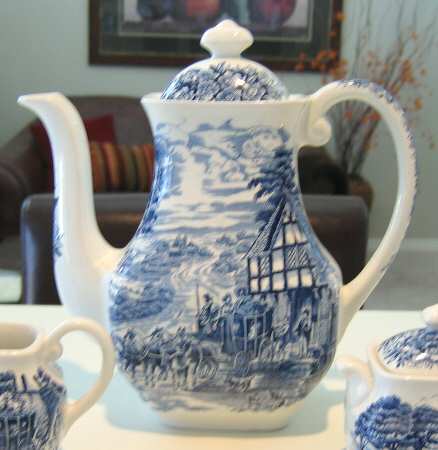 Dickens Coaching Days Blue Coffee Pot & Lid