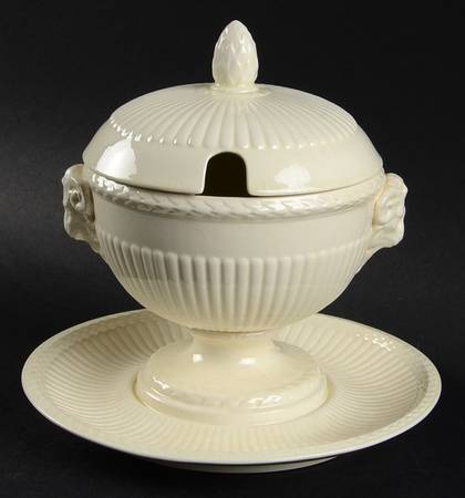Edme Sauce Boat with Attached Underplate & Lid