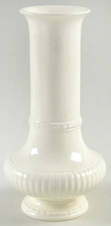 Edme 8" Footed Vase