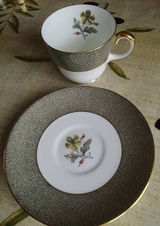 Elaine Footed Cup & Saucer Set