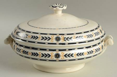 The Etruria (Black Laurel) Round Covered Vegetable
