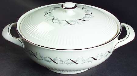 Fairmont Round Covered Vegetable