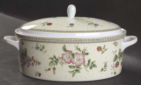 Fleur 2 Quart Oval Covered Casserole