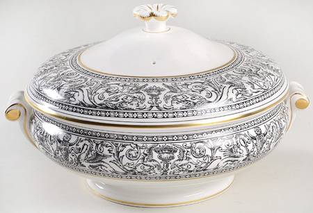 Florentine Black (Black Dragons) Round Covered Vegetable