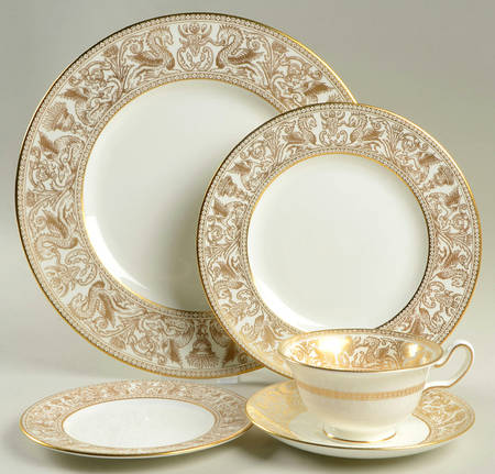 Florentine Gold (Gold Dragons, White) 5 Piece Place Setting