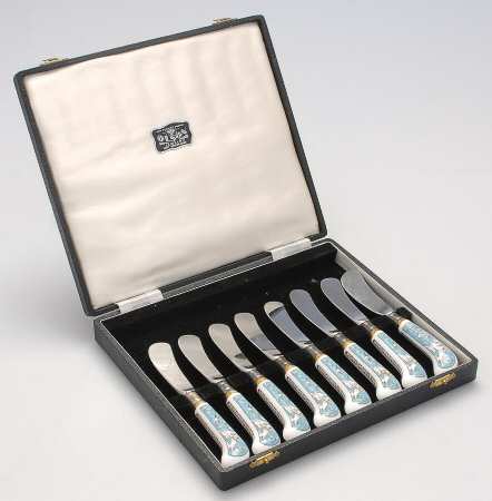 Florentine Turquoise Rim (Fruit Center, White Body) Hollow Handle Butter Spreader & Case - Set of 8