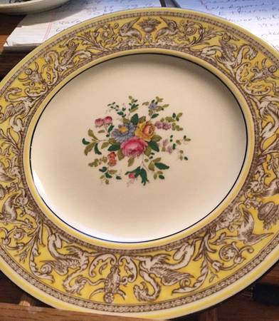 Florentine (Yellow Band, Flower Center) Luncheon Plate