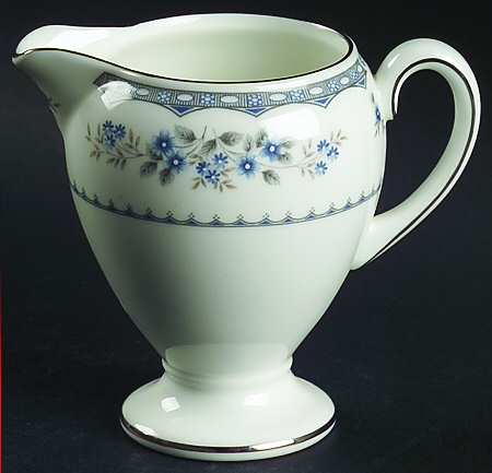 Gardenia Globe Shape Creamer