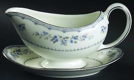 Gardenia Gravy Boat & Underplate