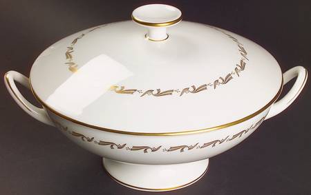 Golden Fleece Round Covered Vegetable