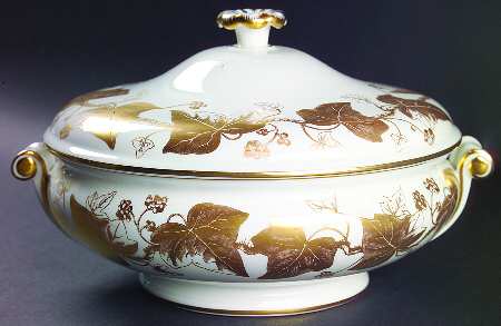 Golden Ivy Round Covered Vegetable