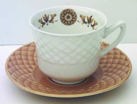 Gold Medallion Flat Cup & Saucer Set