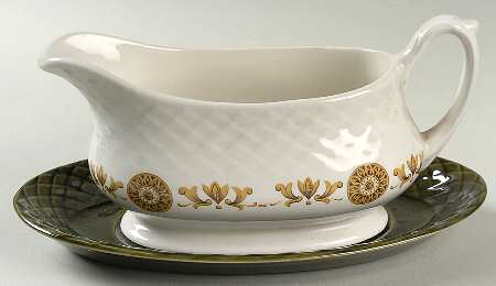 Gold Medallion Gravy Boat & Underplate