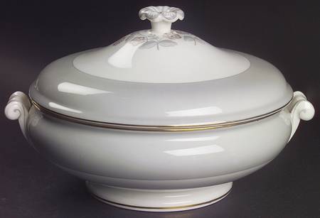 Grey Friar Pink Round Covered Vegetable