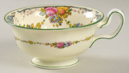 Grosvenor (W697, Cream Rim) Footed Cup