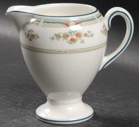 Hampshire Globe Shape Creamer