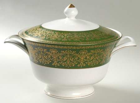 Harlech Green (Green Rim, Gold Scrolls) Round Covered Vegetable