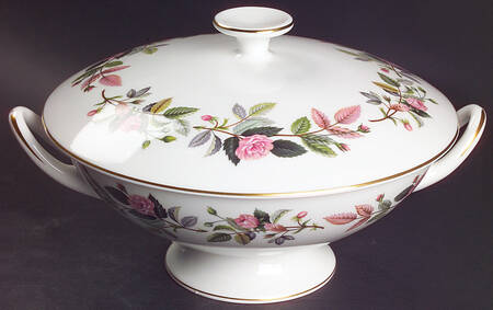 Hathaway Rose Round Covered Vegetable