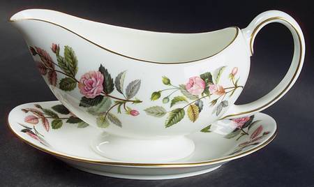 Hathaway Rose Gravy Boat with Attached Underplate