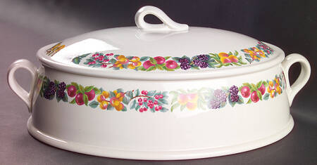 Hereford (Oven To Table) 2.5 Quart Oval Covered Casserole
