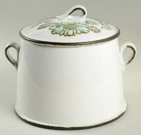 Iona 3 Quart Round Covered Casserole