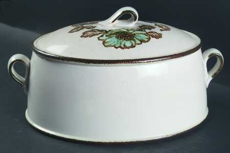 Iona 3 Quart Oval Covered Casserole
