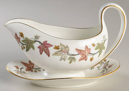 Ivyhouse Gravy Boat with Attached Underplate