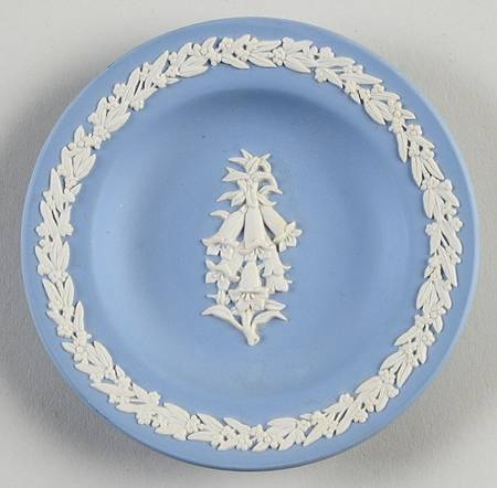 Cream Color on Lavender (Pale Blue) Jasperware 4" Round Tray
