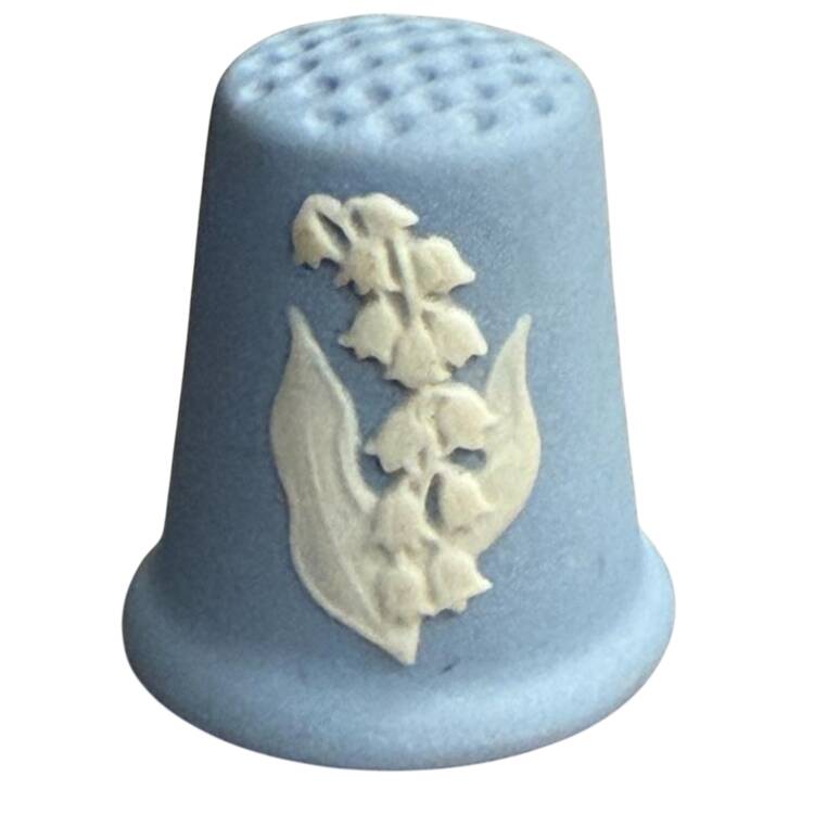 Cream Color on Lavender (Pale Blue) Jasperware Thimble